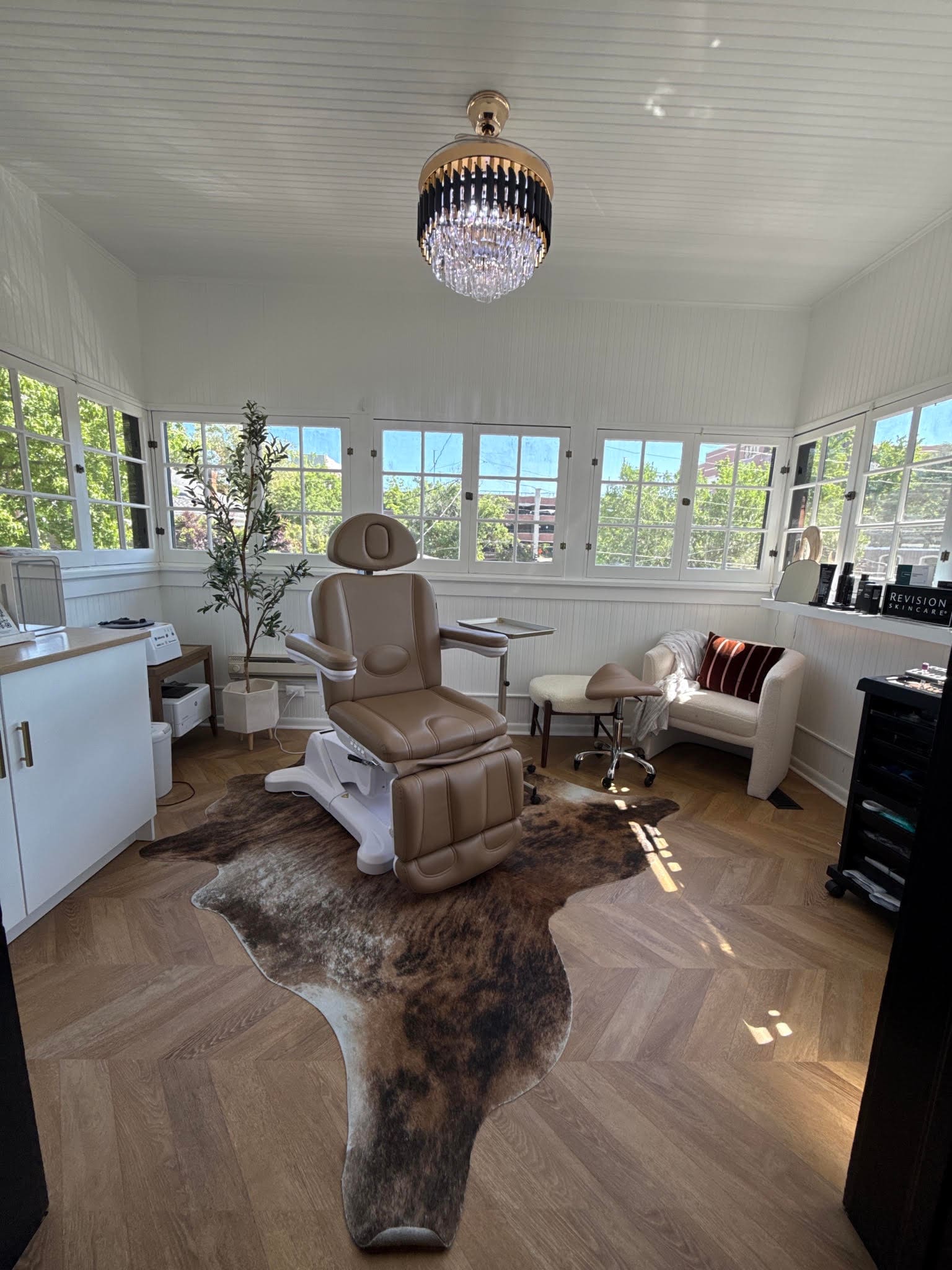 Harrell House sunroom suite with treatment chair and wraparound windows
